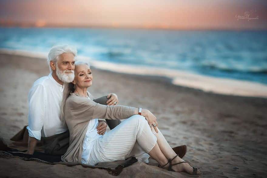 Russian photographer makes wonderful photos with an elderly couple showing that love transcends time 59710496226e4 880